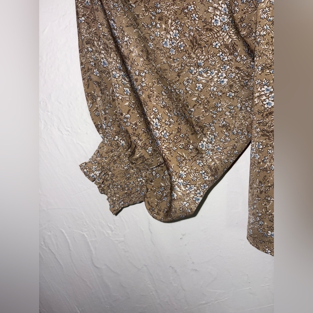 Umgee Blouse Top Green Floral Flowy Smocked Gathered Neck Cuff Mock Size Small - Picture 3 of 6